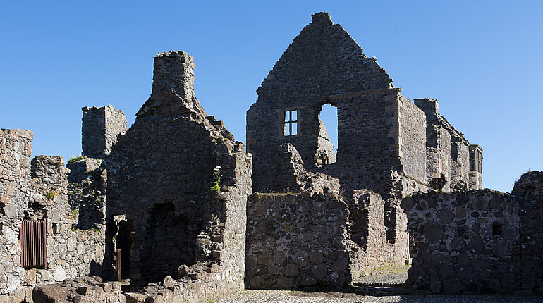 das ehemaliges Herrenhaus vom Dunluce Castle