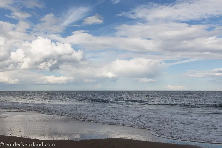 am Strand von Brittas Bay